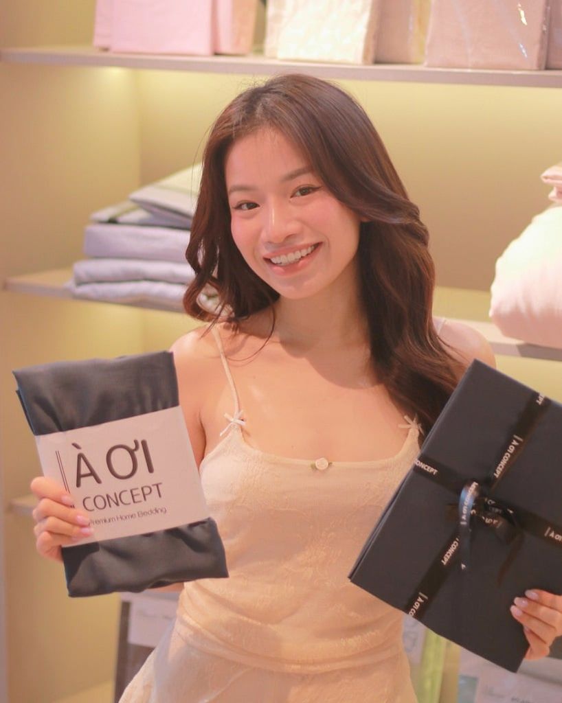 [CELEB PICKS] CHỊ ĐẸP LÂM BẢO NGỌC SAY HI TẠI À ƠI CONCEPT