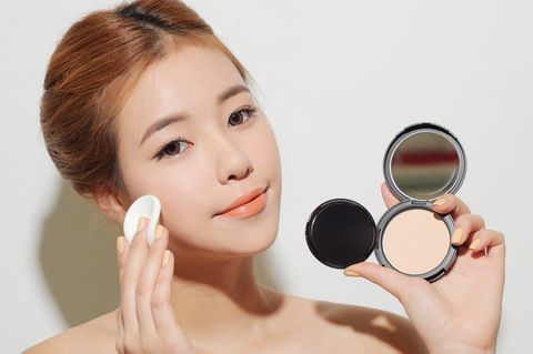 Hướng dẫn tất tần tật cách đánh phấn nền mới nhất dành cho dân makeup