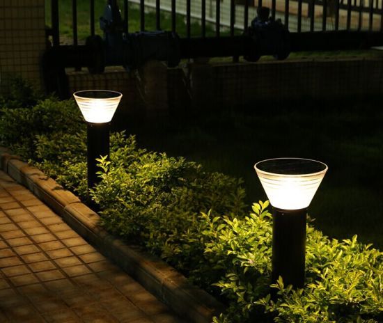 đèn-sân-vườn-năng-lượng-mặt-trời