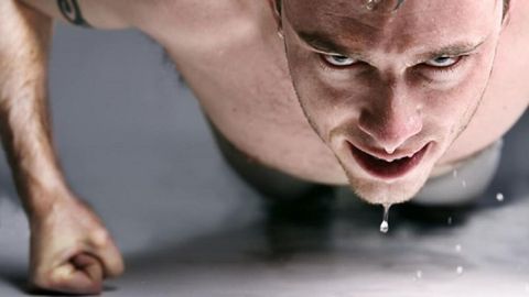 ĐỔ NHIỀU MỒ HÔI CẢNH BÁO NGUY HIỂM