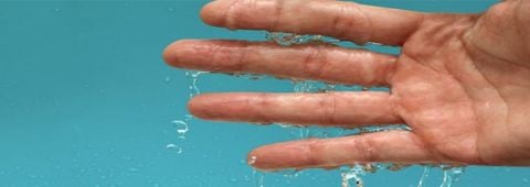 BÀI THUỐC DÂN GIAN TRỊ MỒ HÔI TAY HIỆU QUẢ