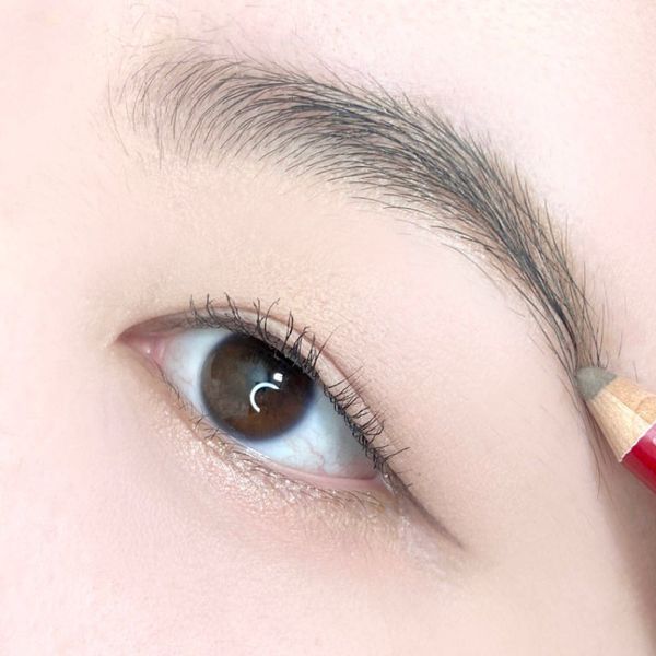 Eyebrow thật sự rất quan trọng trong việc hoàn thiện vẻ ngoài của chúng ta và giúp một gương mặt trông thêm hoàn hảo. Xem ngay hình ảnh để biết thêm về các kỹ thuật điêu khắc chân mày đang được ưa chuộng nhất hiện nay.