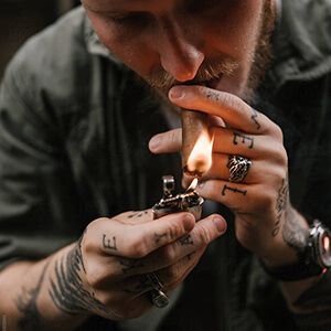 Cách châm Xì Gà cho người mới chơi - Cách sử dụng Xì gà