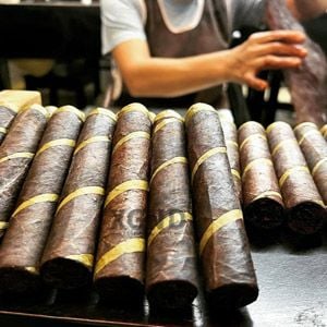 RoMa Craft Tobac Mở Rộng Dòng CroMagnon với Điếu Xì Gà Clovis Mới