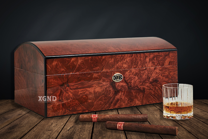 Cigar Humidor với thiết kế rương kho báu của thương hiệu Daniel Marshall