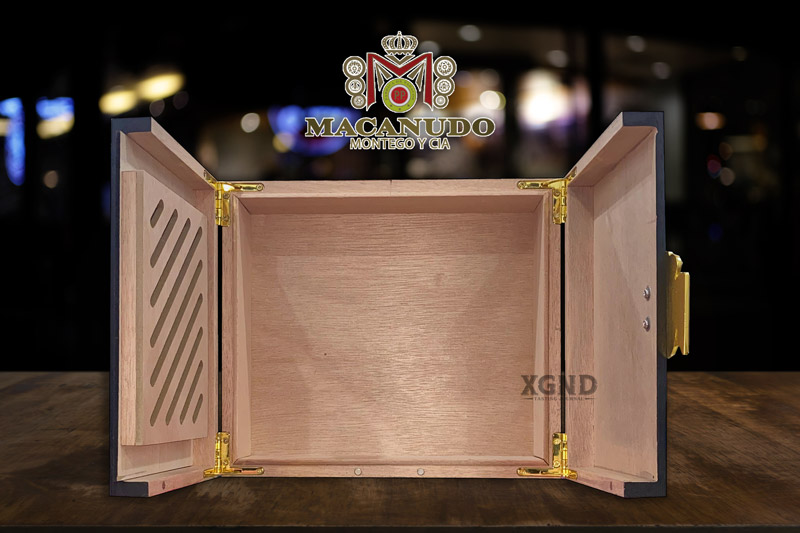 Hộp Bảo Quản Xì Gà Macanudo Humidor Tặng Kèm Xikar Crystal Chính Hãng