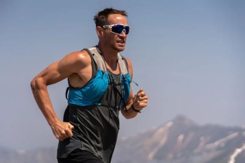 Nên lựa chọn vest chạy bộ hay belt chạy bộ?