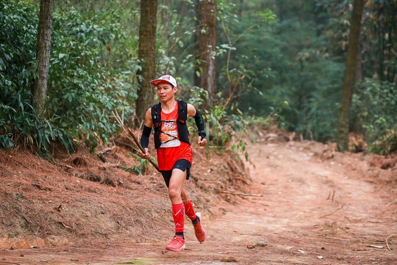 Làm thế nào để thành thạo kỹ thuật leo và đổ dốc khi chạy trail
