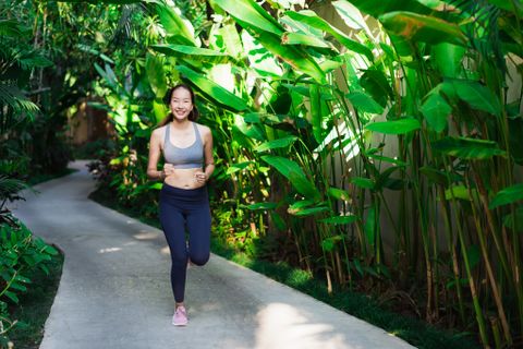 Lợi ích kinh ngạc của 10 phút chạy bộ buổi sáng