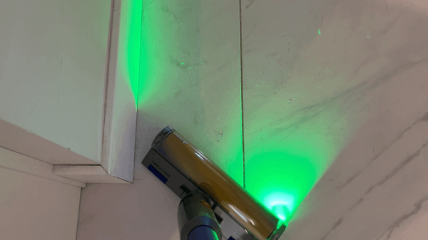 máy hút bụi Dyson gen5detect nâng cấp độ sáng đèn laser sáng gấp đôi