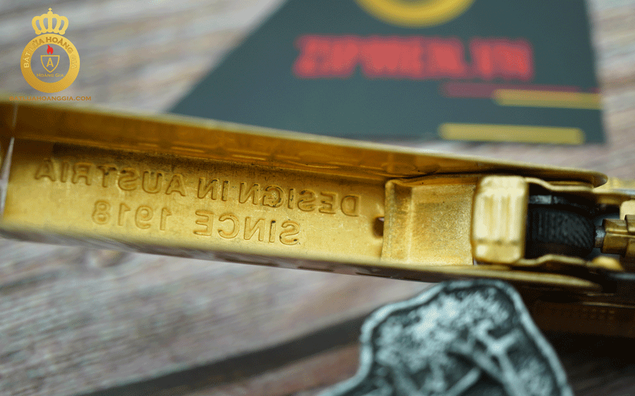 Mặt trong nắp bật lửa cổ Imco