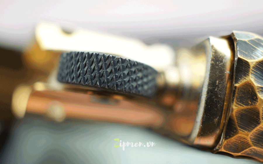 Bánh xe Zippo armor khắc gõ búa chính hãng