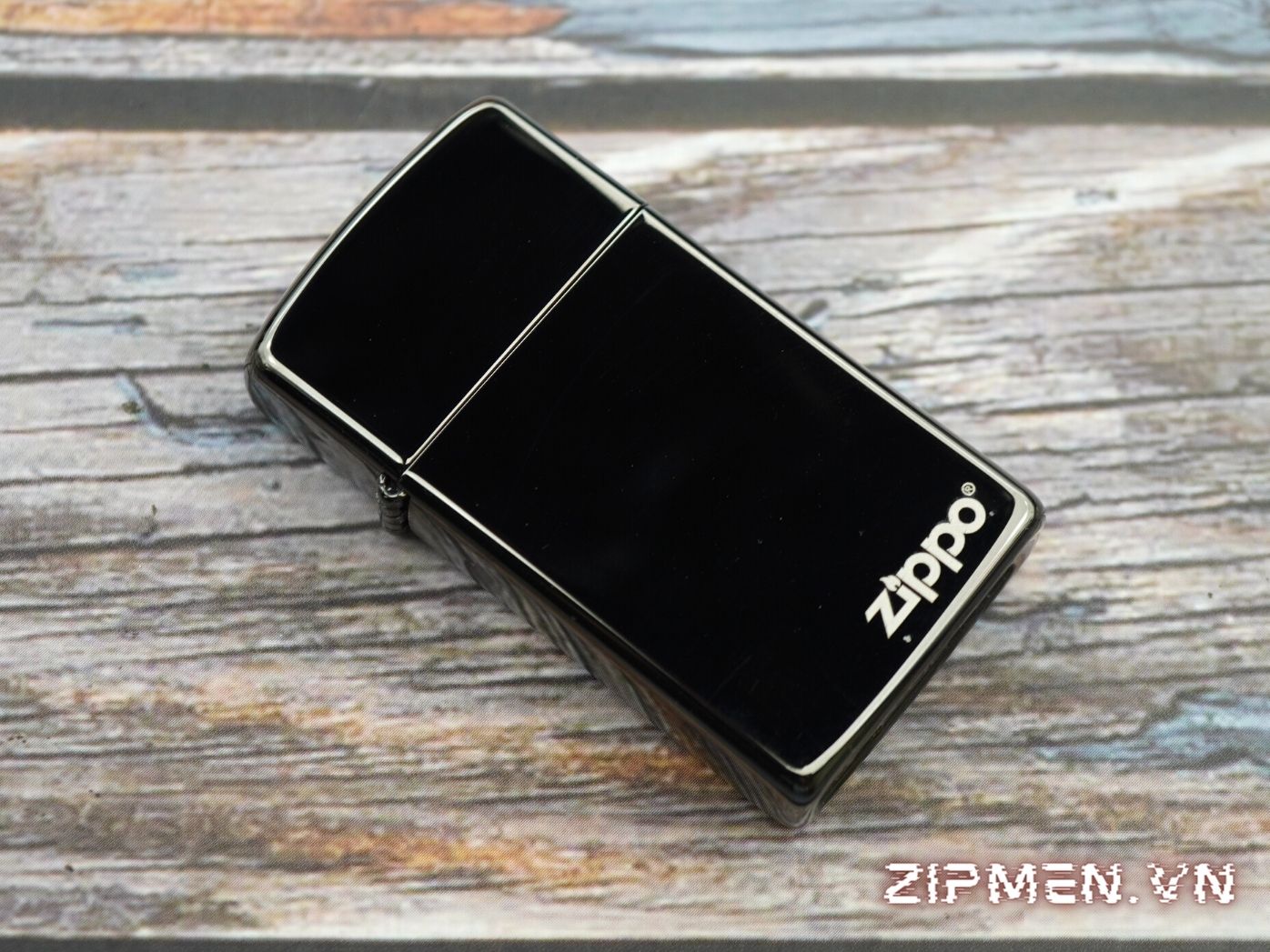 Ảnh mặt trước zippo