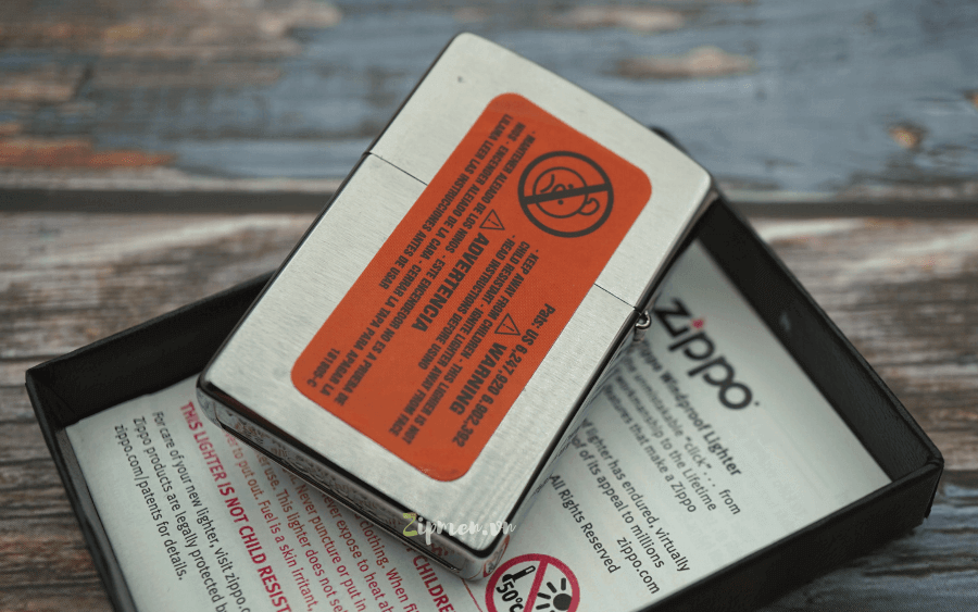 Mặt sau bật lửa Zippo usa mạ crom