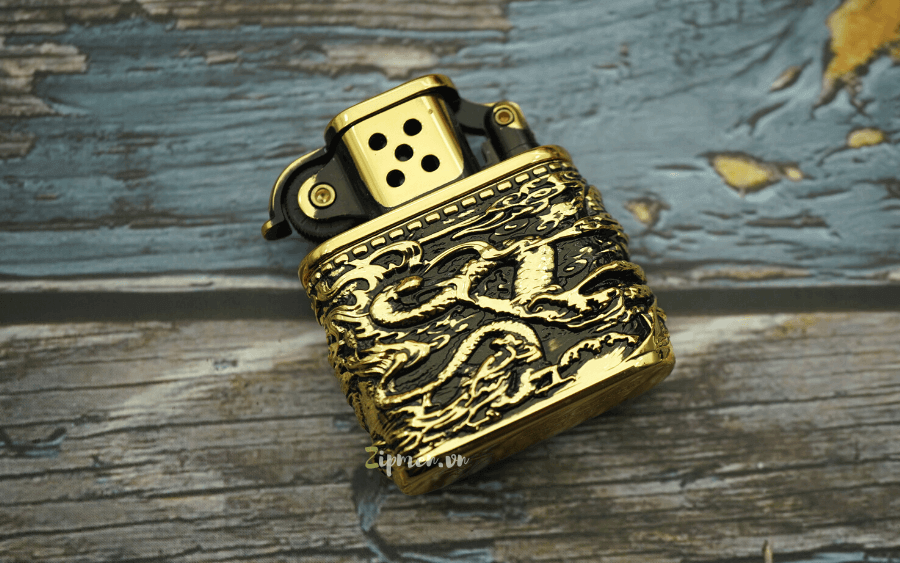 Mặt sau bật lửa Zorro 506 hình rồng