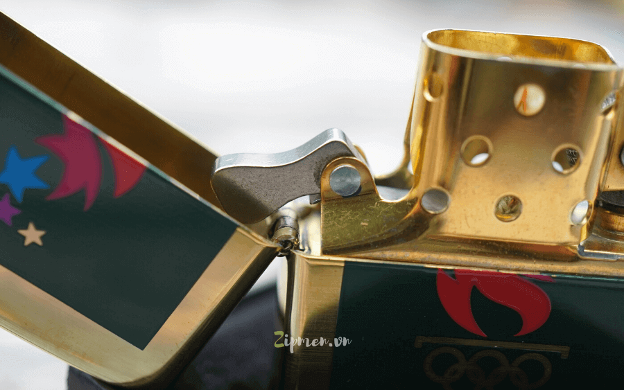 Búa Zippo chính hãng có bề mặt mịn