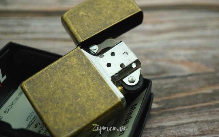 Buồng đốt Zippo Antique Brass