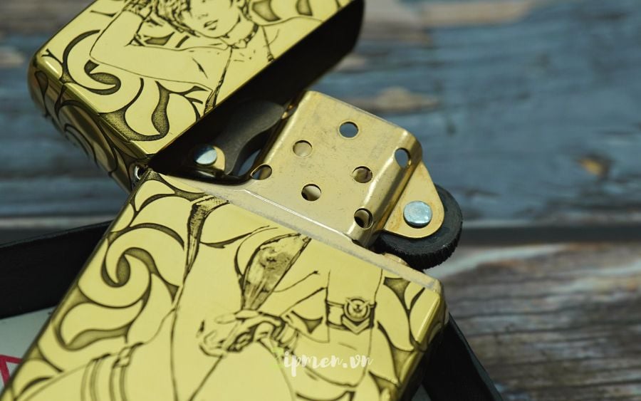 Buồng đốt Zippo cô gái sexy tóc ngắn