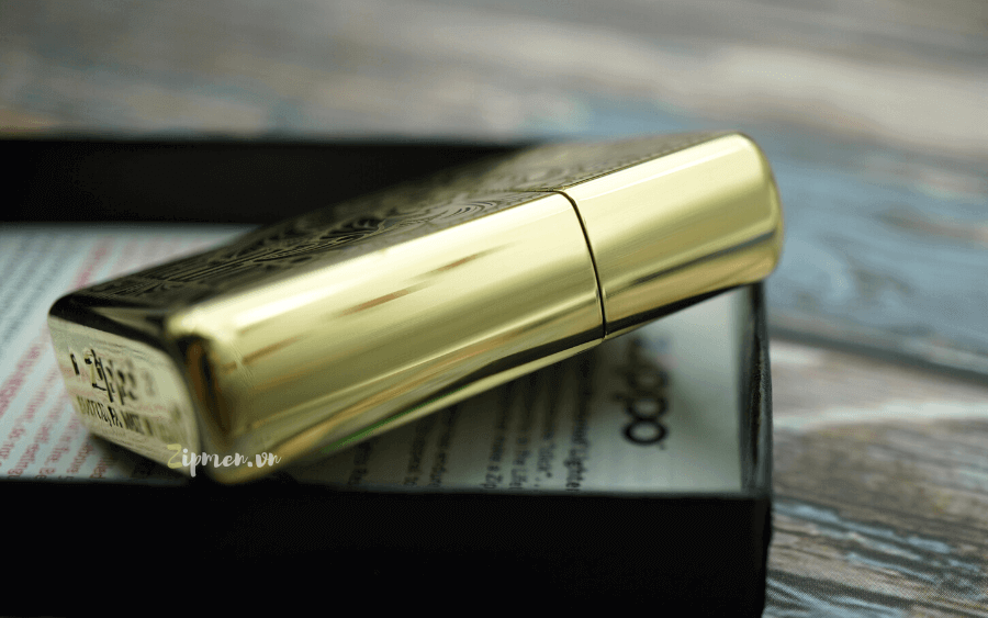 Cạnh bên Zippo armor Marlboro