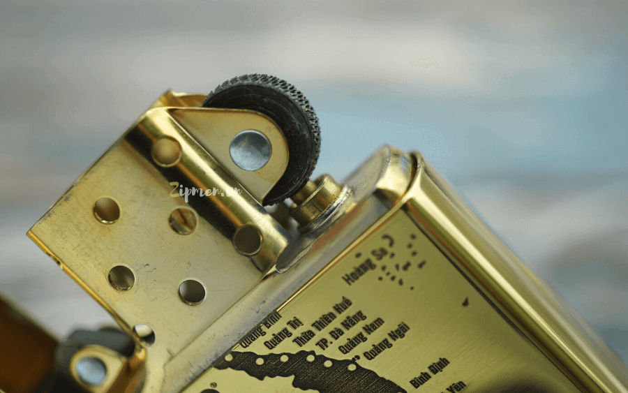 Cổ đá cao chính hãng Zippo bản đồ phổ thông