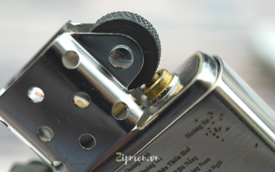 Cổ đá Zippo bạc khối sterling