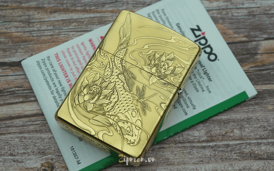 Mặt sau hộp quẹt zippo cá chép vũ môn