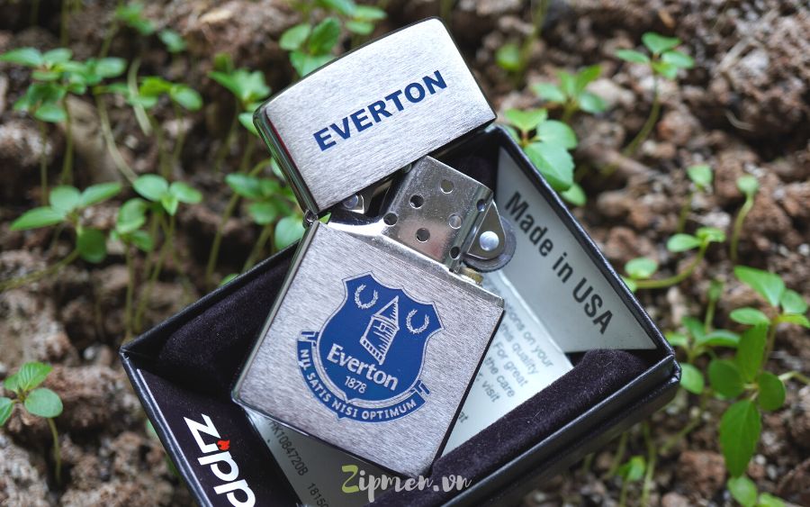 Bề mặt Zippo USA được đánh nhám chống trơn