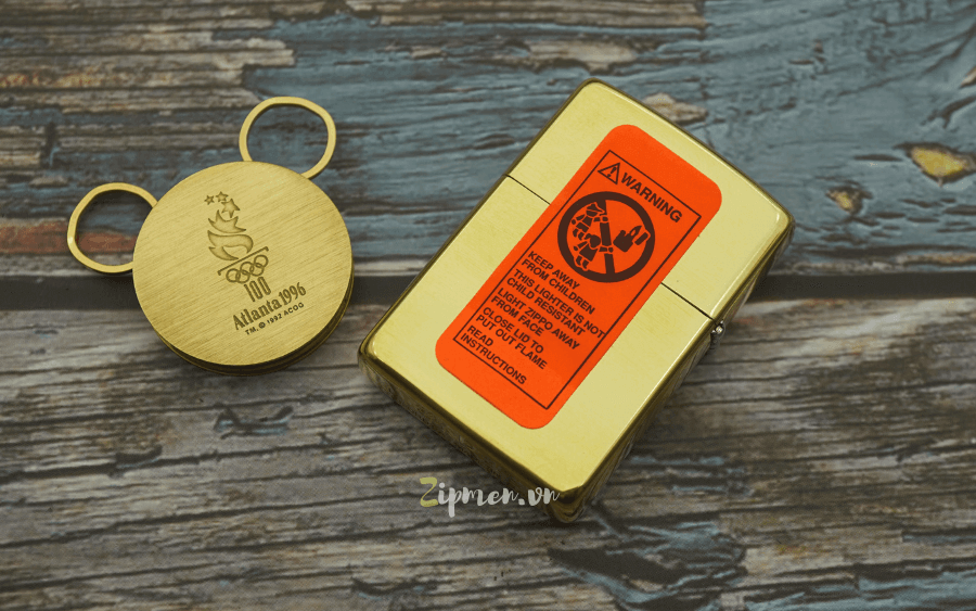 Mặt sau Zippo la mã Atlanta trơn bóng