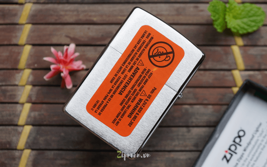 Mặt sau Zippo usa chính hãng