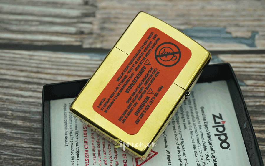 Mặt sau Zippo armor