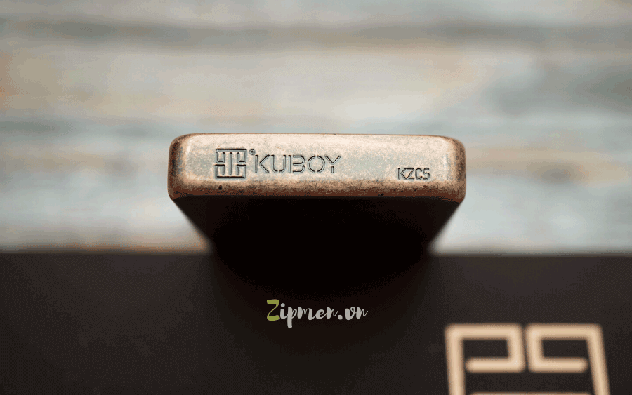 Mộc đáy của bật lửa siêu mỏng