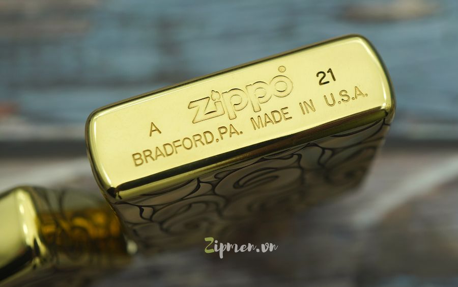 Mộc đáy Zippo cô gái sexy tóc ngắn