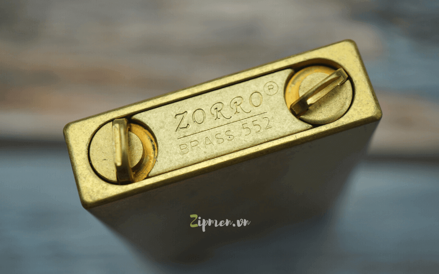 Mộc đáy bật lửa Zorro đồng khối 552
