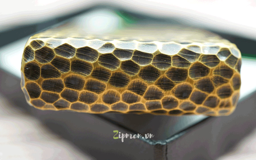 Hoạ tiết khắc gõ búa tinh xảo