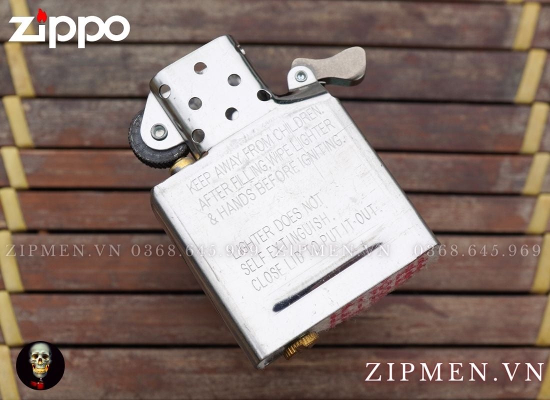 zippo xuất nhật mạ bạc đính ngọc lam