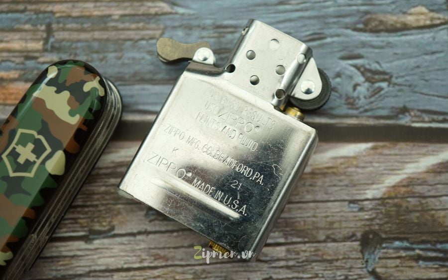 Ruột Zipppo armor chủ đề vỉ đá có màu trắng