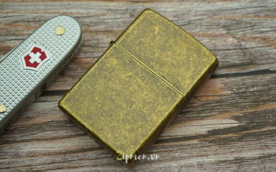 Zippo antique brass