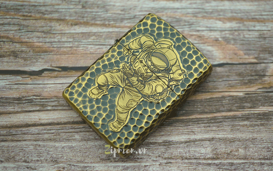 Zippo armor khắc gõ búa hình phi hành gia