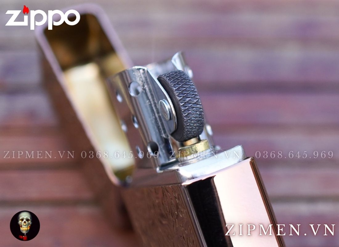 Zippo 49703 mạ vàng hồng design hoa văn carved