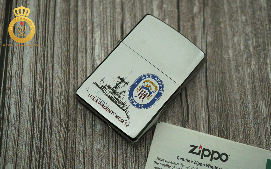 Mặt trước Zippo chủ đề quân sự