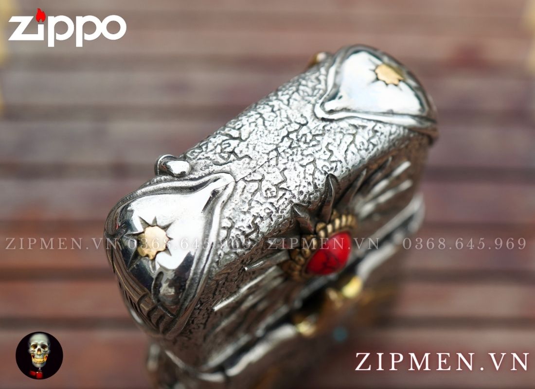 zippo xuất nhật mạ bạc đính ngọc lam