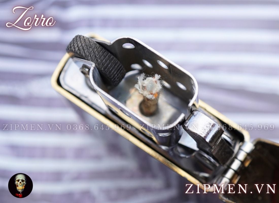 bật lửa zorro hai mộc đáy khảm than