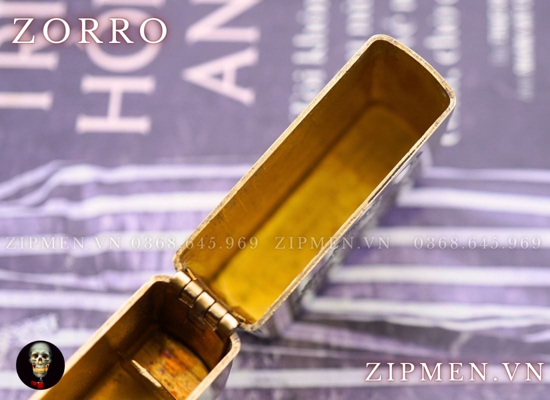 Bật lửa zorrro 12 con giáp tuổi Hợi