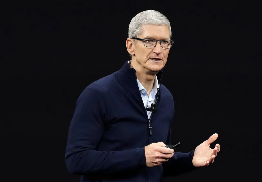 Tim Cook kể chuyện từng đi giao báo lúc rạng sáng