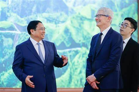 Thấy gì từ chuyến thăm của CEO Apple đến Việt Nam?