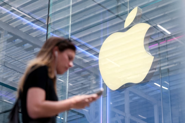 Ông Trump dọa áp thuế 25% nếu Apple không sản xuất iPhone tại Mỹ