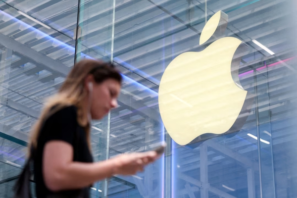 Ông Trump dọa áp thuế 25% nếu Apple không sản xuất iPhone tại Mỹ