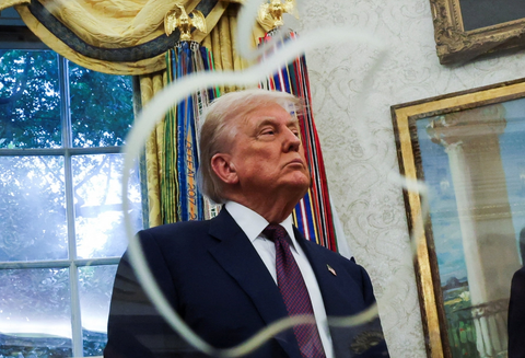 Tổng thống Trump tuyên bố sẽ áp thuế 100% đối với chip