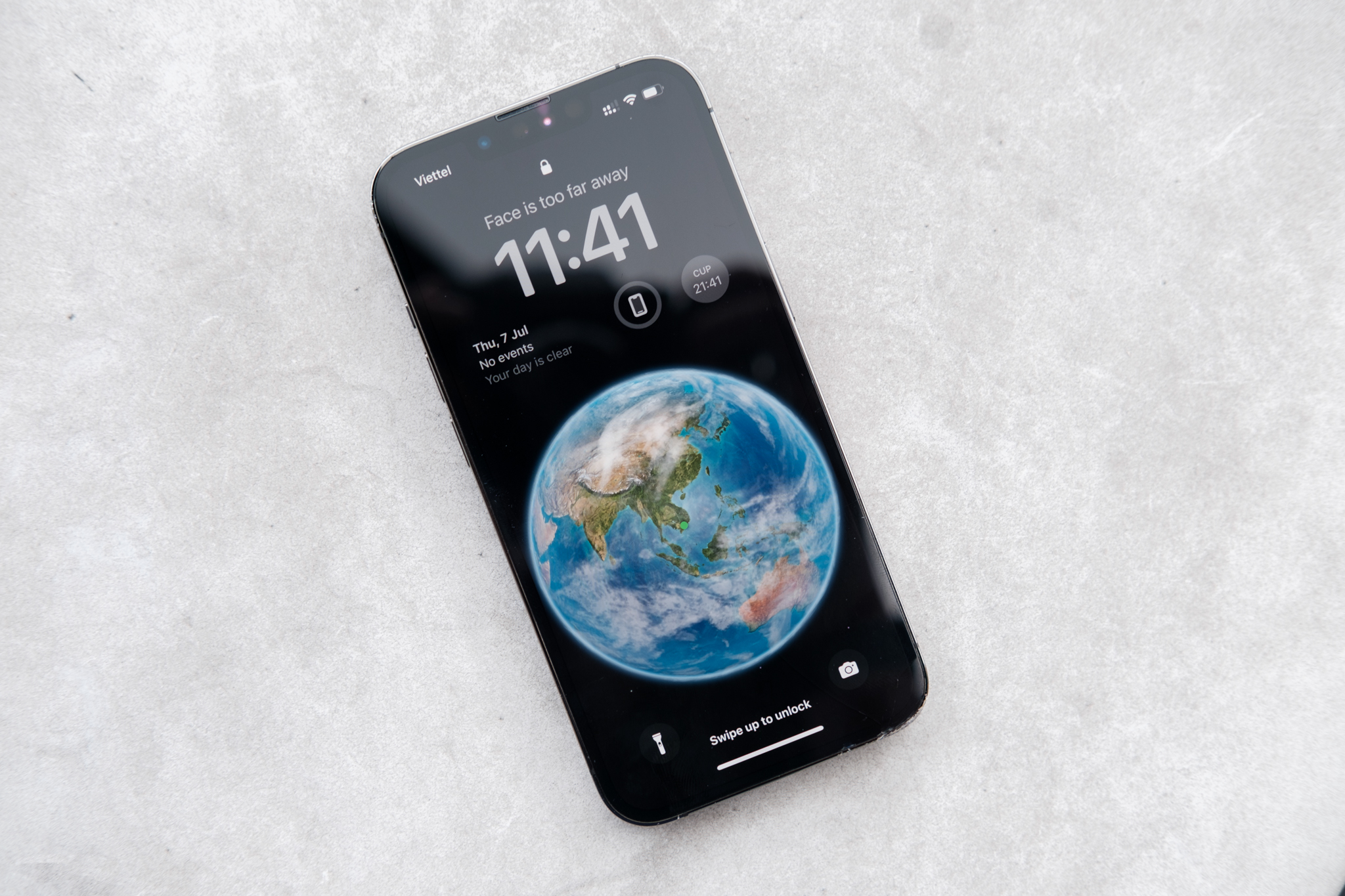 iPhone không có tính năng hình nền trái đất iOS 16: Dù không có tính năng hình nền trái đất iOS 16 trên iPhone, bạn vẫn có thể chiêm ngưỡng vẻ đẹp hoàn hảo của trái đất với các ứng dụng tùy chỉnh hình nền. Tại sao lại không thử tạo nên một không gian làm việc lý tưởng với những hình nền đẹp và độc đáo của chính bạn?