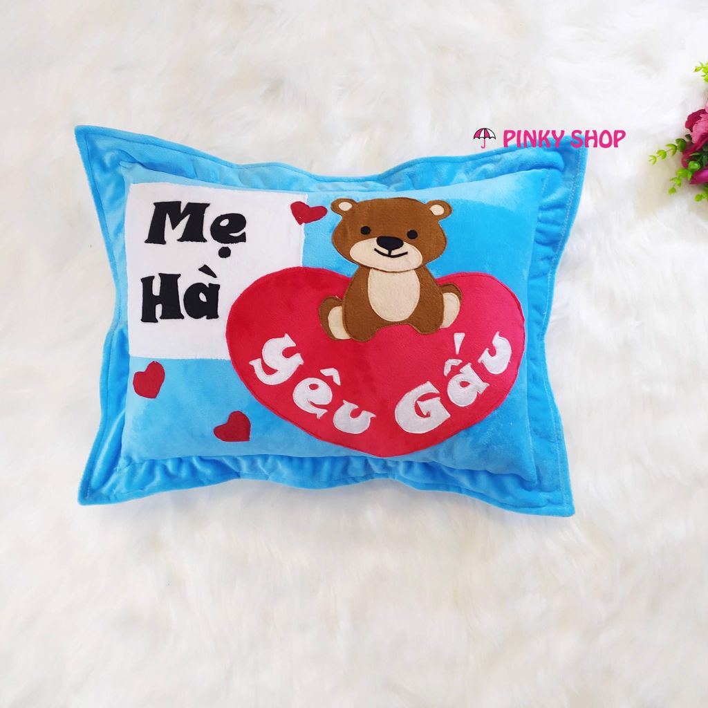 Gối handmade vải nỉ chữ nhật tặng cho bé trai màu xanh nhạt dễ thương hình chú Gấu nâu, chữ 